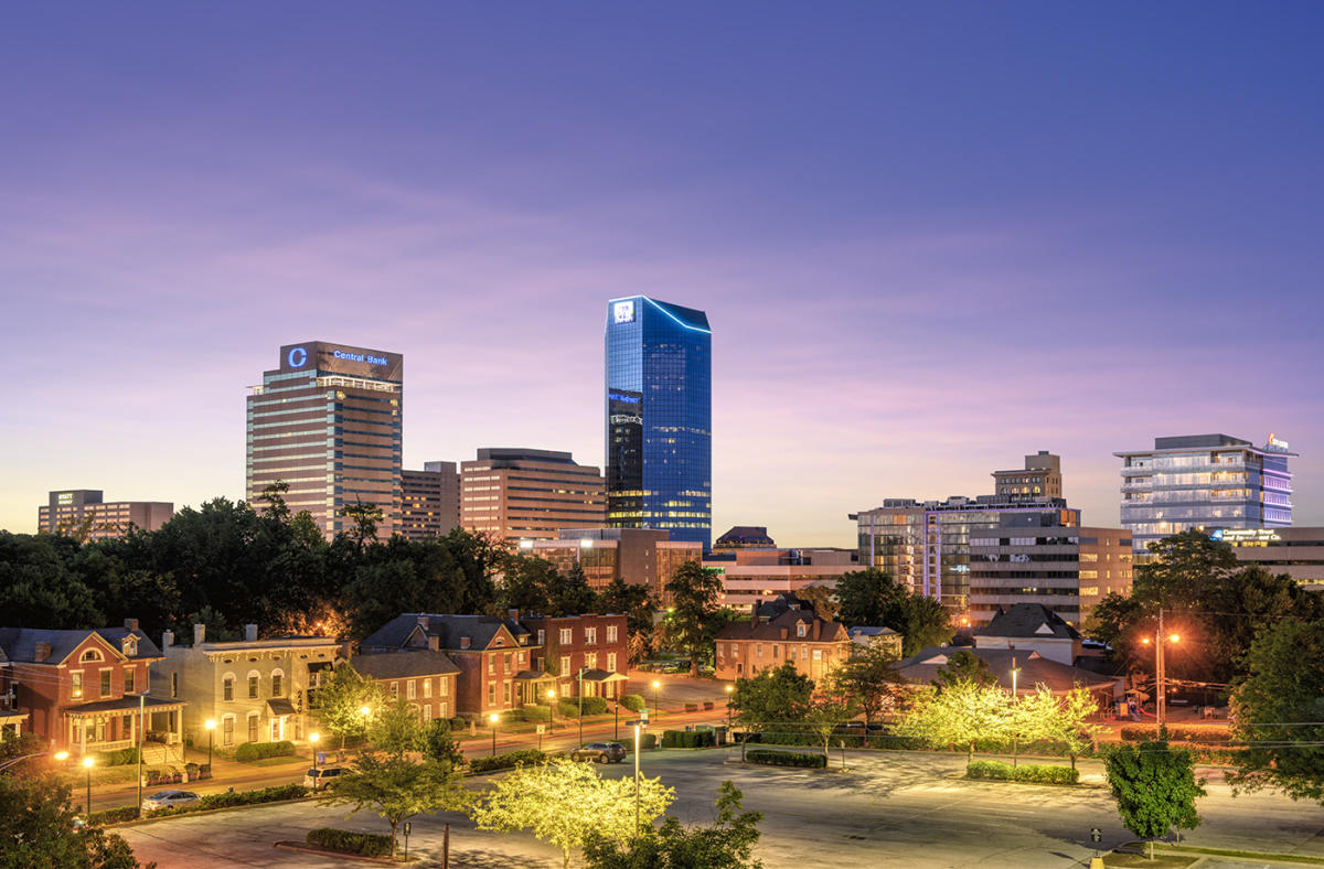 Lexington Kentucky skyline at dusk for Kentuckiana Moving service-area planning